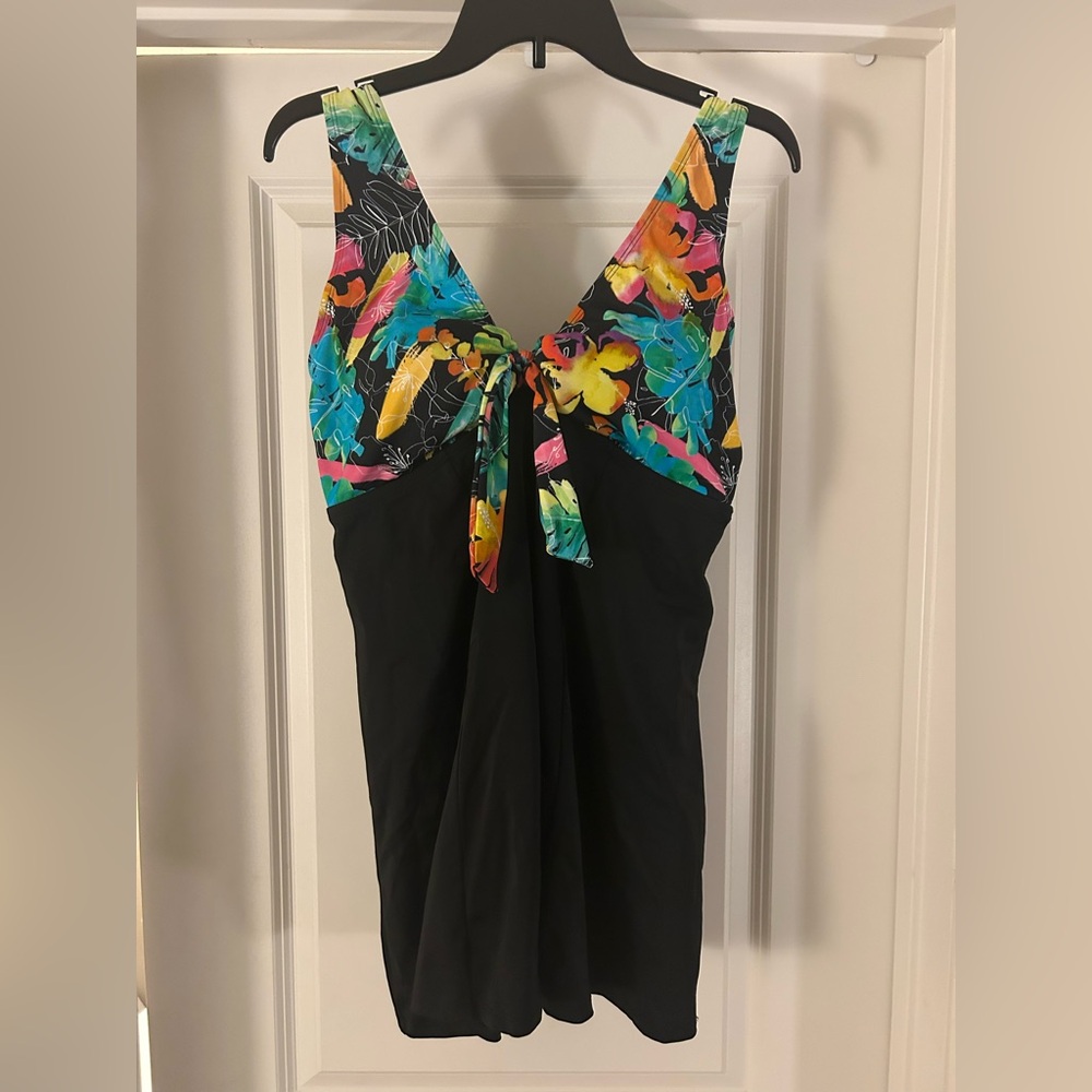 WOMENS ONE PIECE SWIMSUIT
